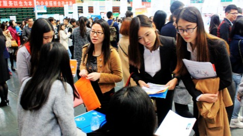 实盘配资网网站下载版 中办、国办：对符合条件的高校毕业生、就业困难人员等予以社会保险补贴