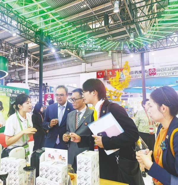 股票配资平台门户 打造新时代鱼米之乡·荆楚优品｜“AI泡茶师”将传统技艺“写”进代码